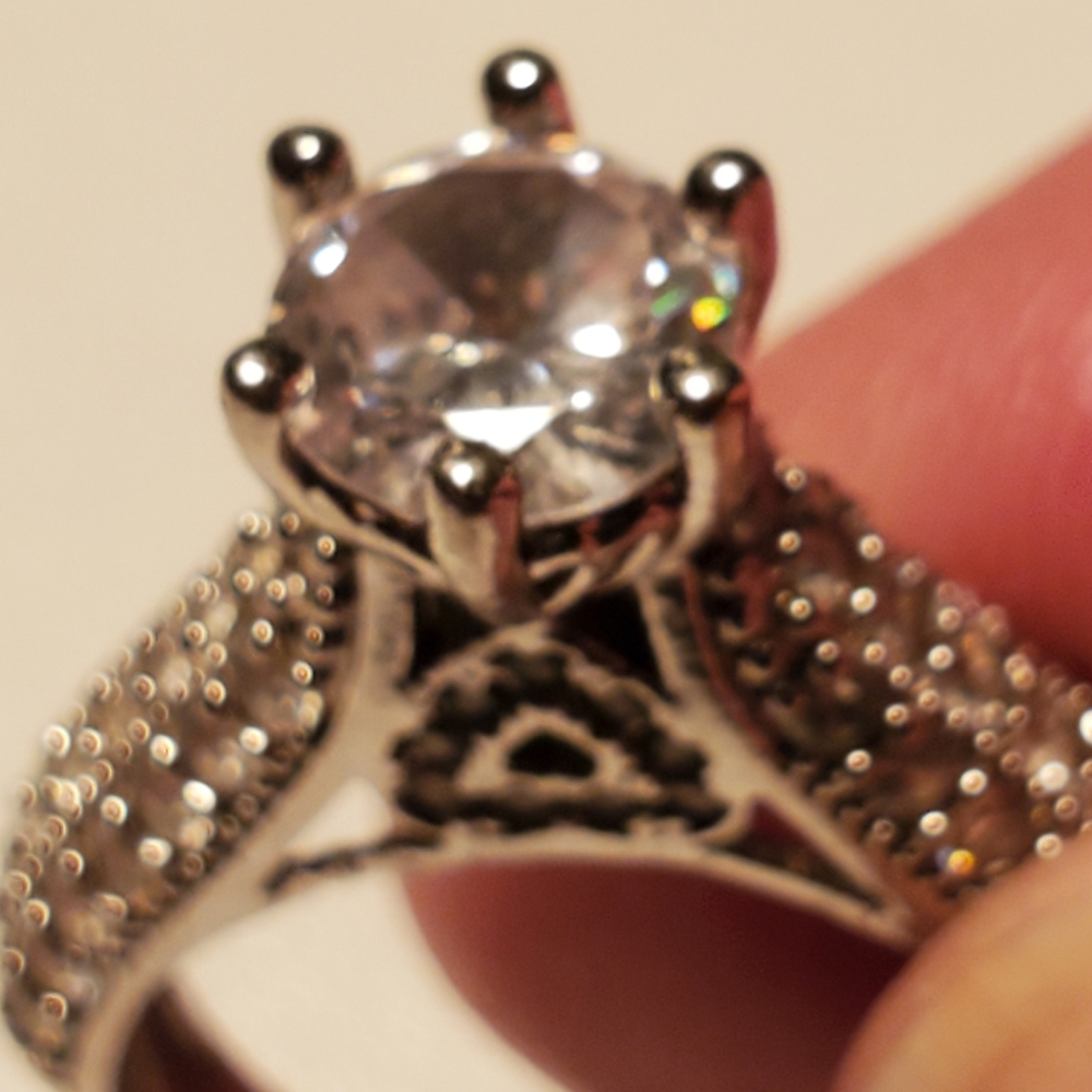 Cute costume jewlery ring - Picture 2 of 6